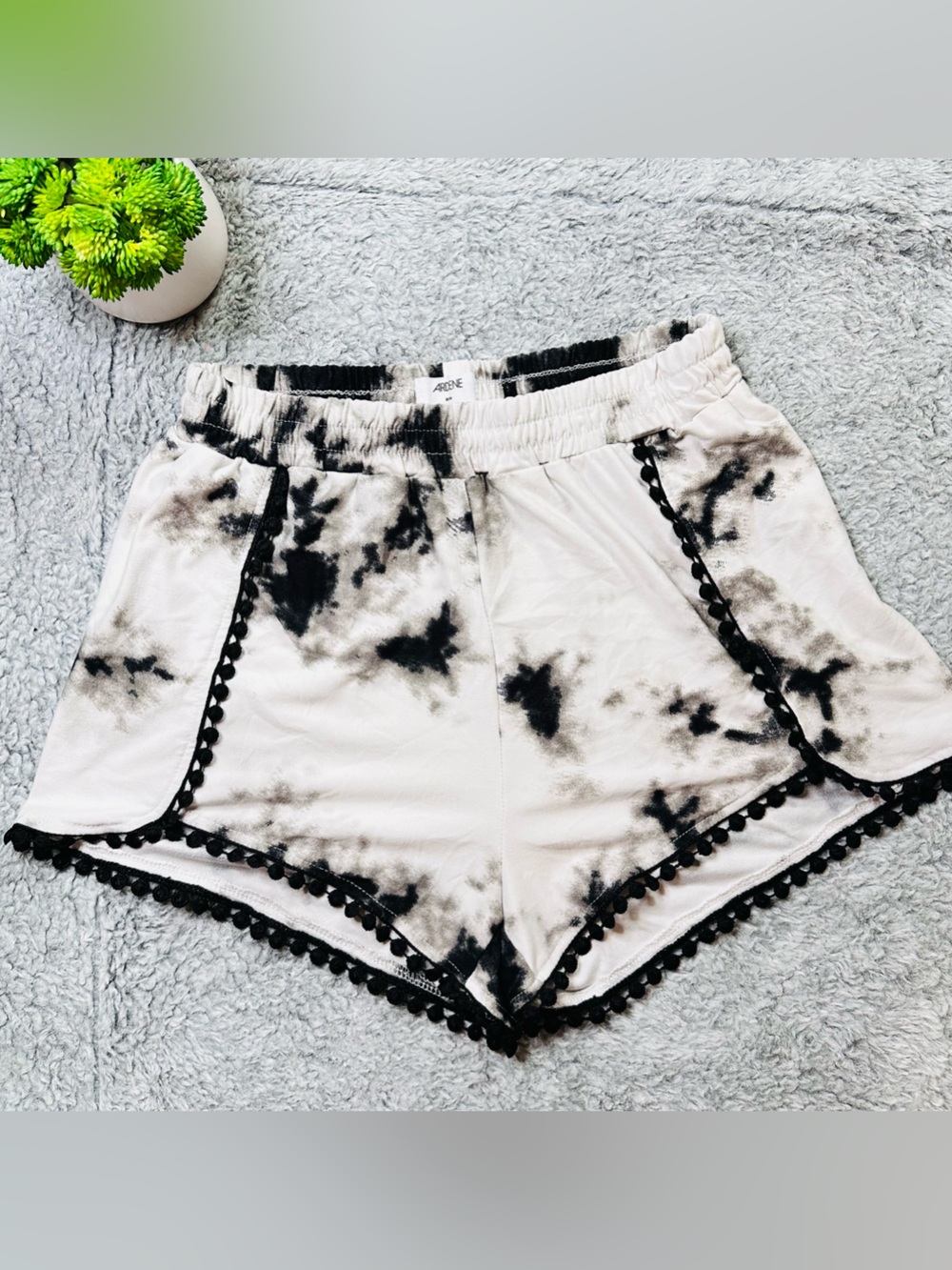 🤍🖤 ARDENE Tie Dye Boho Festival Pom Pom Lounge Shorts Coastal Cowgirl Y2K size M
